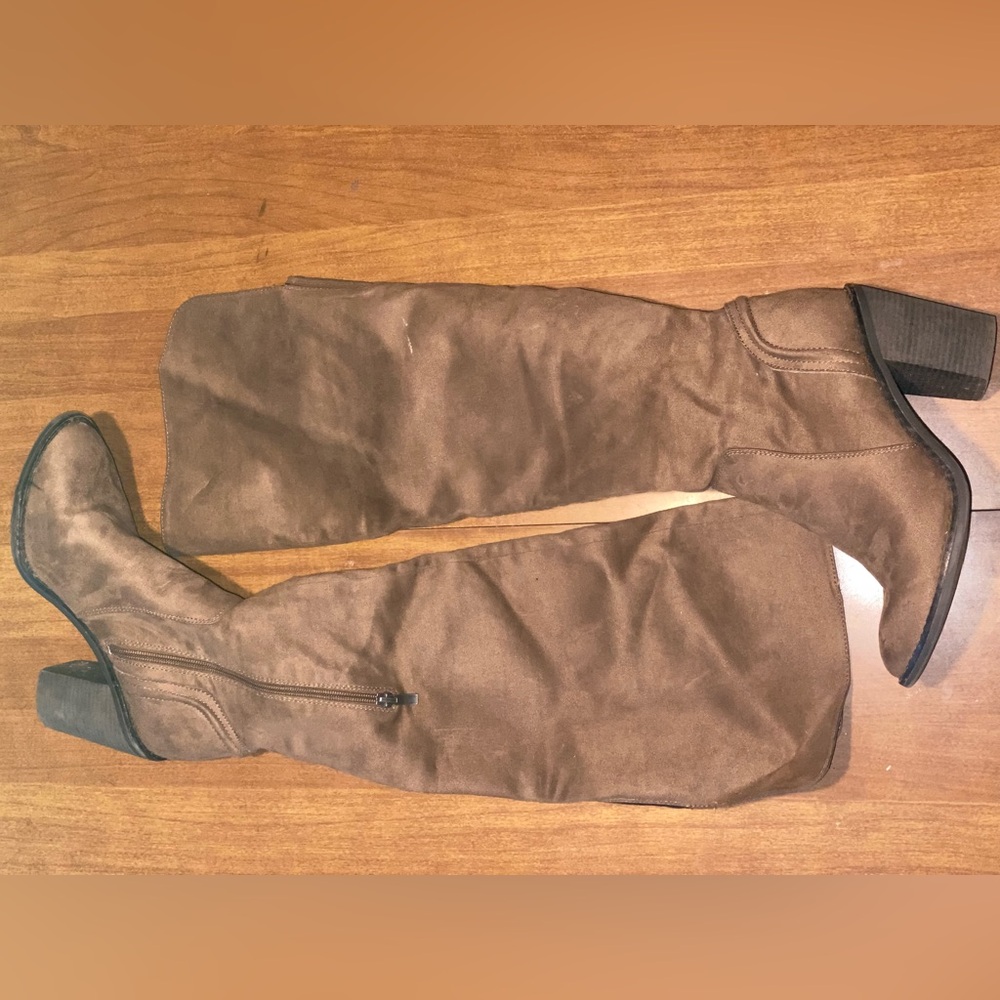 Elegant Brown Suede Heeled Boots